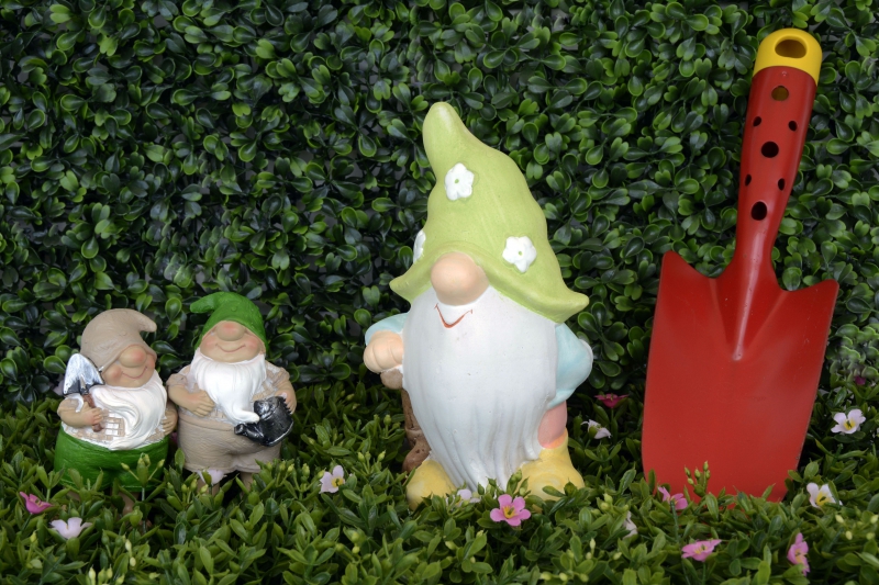 jardinerie-TARADEAU-min_garden-gnome-1404358